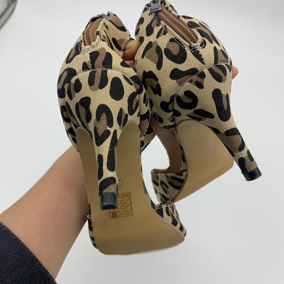 Heeled Sandals Womens Size 8 Peep Toe Pump Heel Leopard Print - Picture 11 of 14